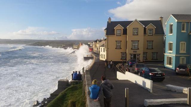 Lahinch -Beach -Surf- Hostel Eksteriør billede